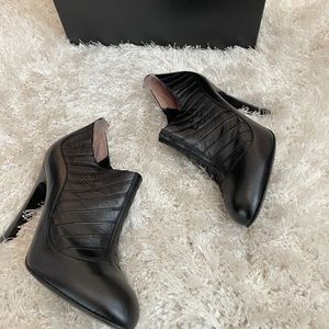 Chanel 2006 Paris-New York black booties 36.5